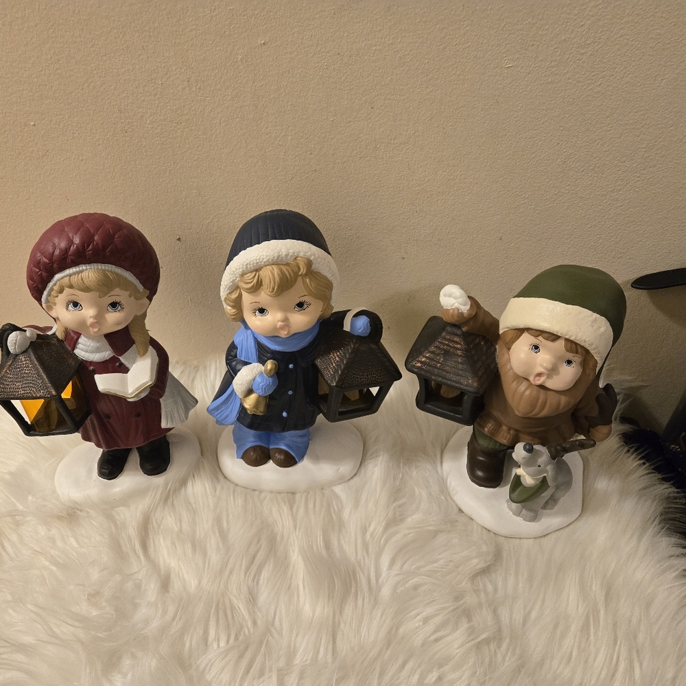 3 Vintage 1986 Ceramic Figurines Caroling Caroler Singing Hand Painted Lanterns